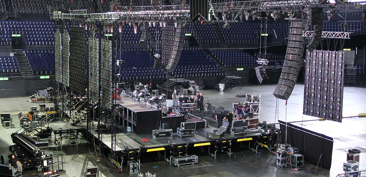 Public_AufbauHallenstadion